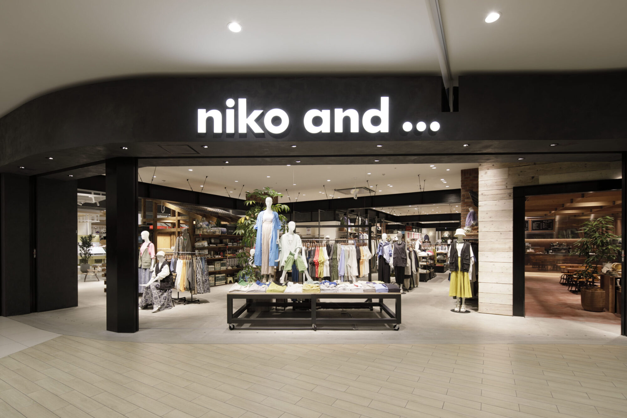 実績紹介［専門店］「niko and... イオンモール豊川店」「Hamilton 
